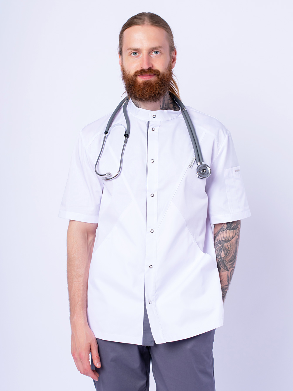 блуза-медицинская-рубашка-белая-мужская-на-клепках-доктор-стиль-1