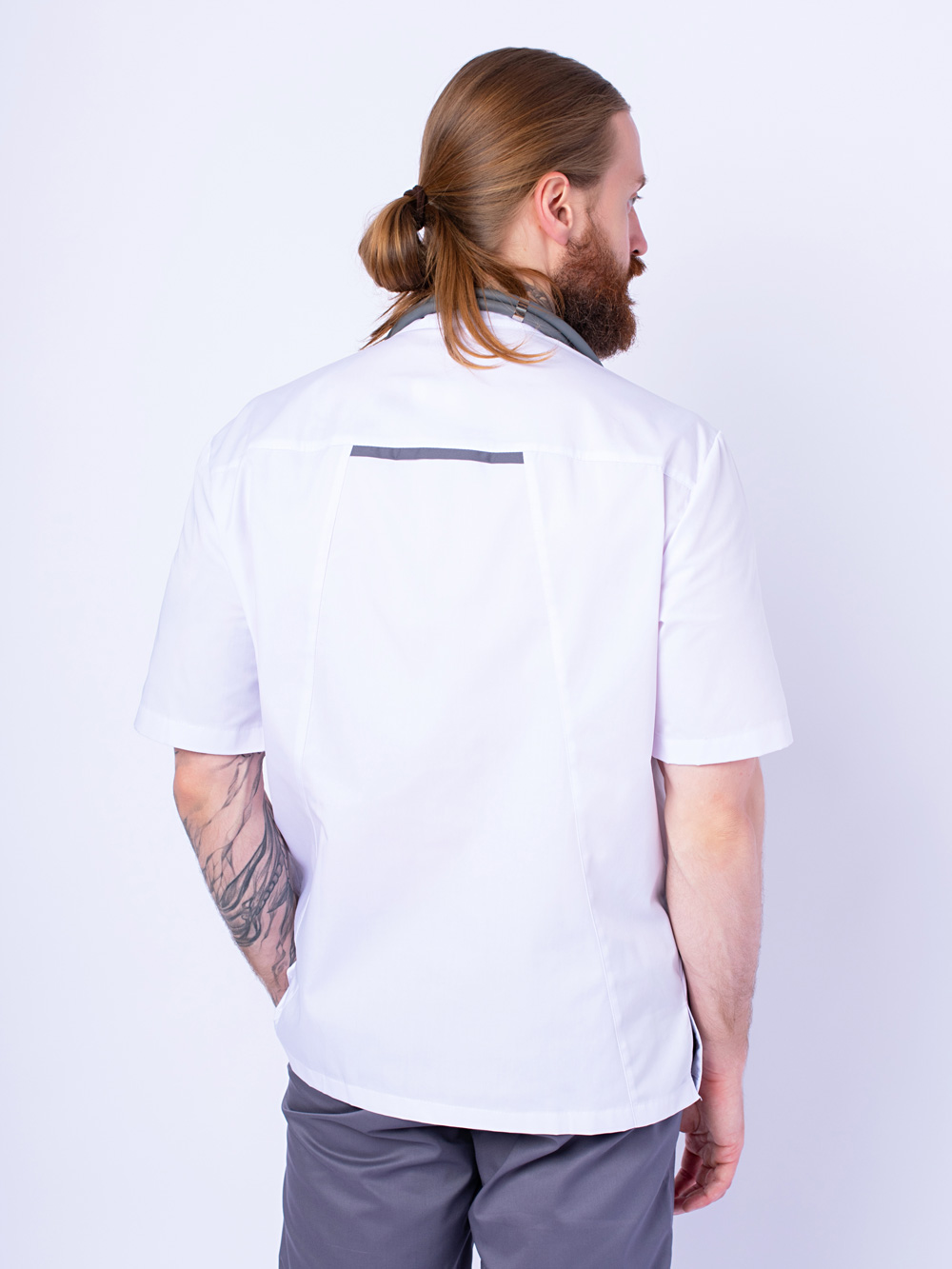 блуза-медицинская-рубашка-белая-мужская-на-клепках-доктор-стиль-3