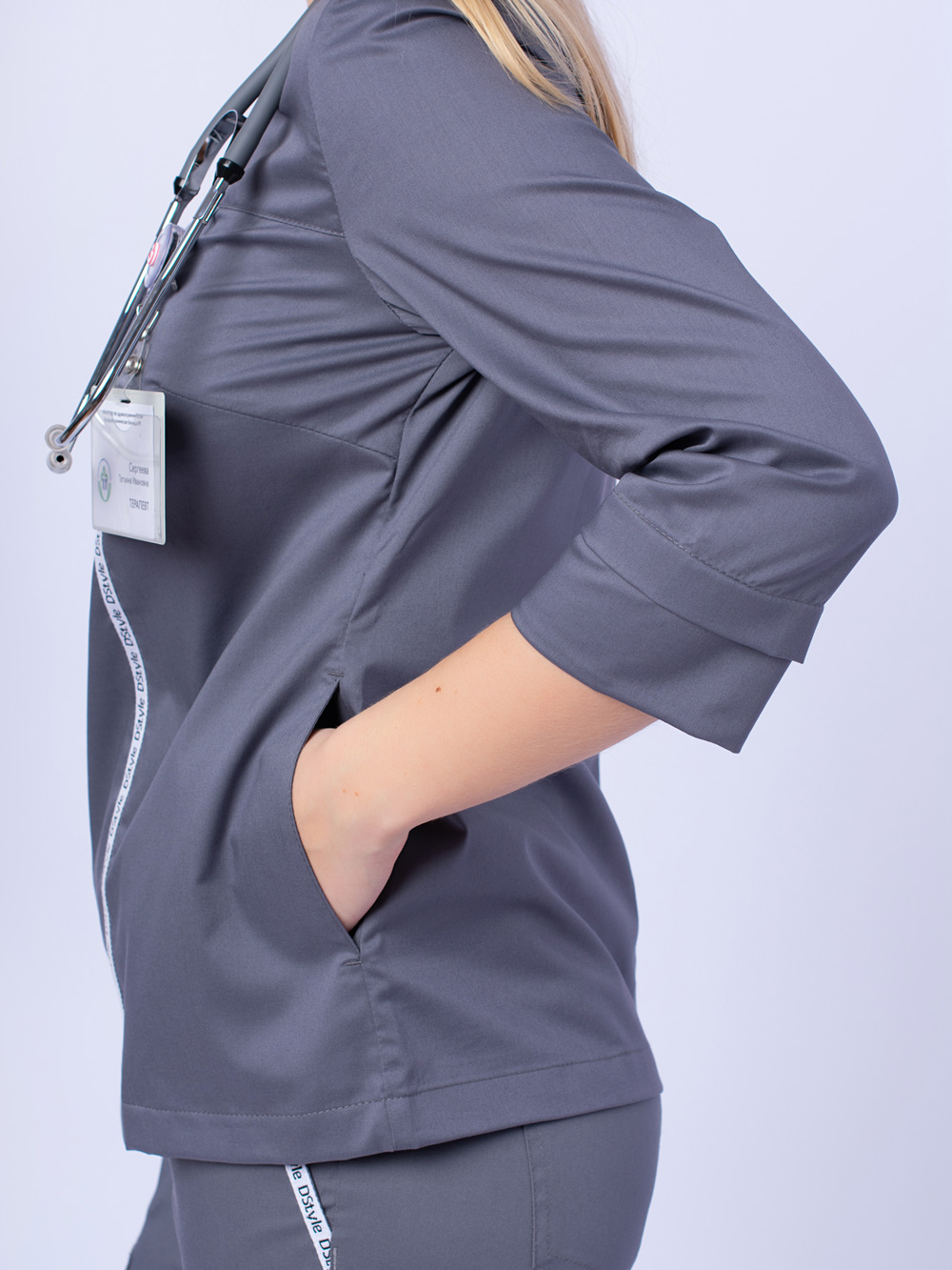 Блуза-рубашка-медицинская-женская-серая-с-карманами-доктор-стиль-4