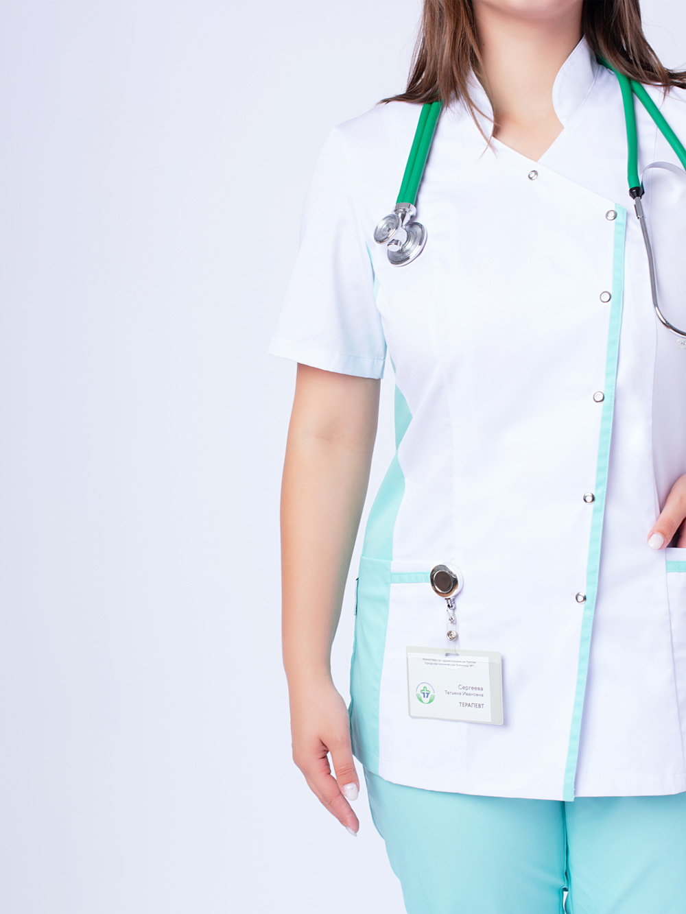 блуза-женская-медицинская-рубашка-на-клепках-с-карманами-доктор-стиль-6