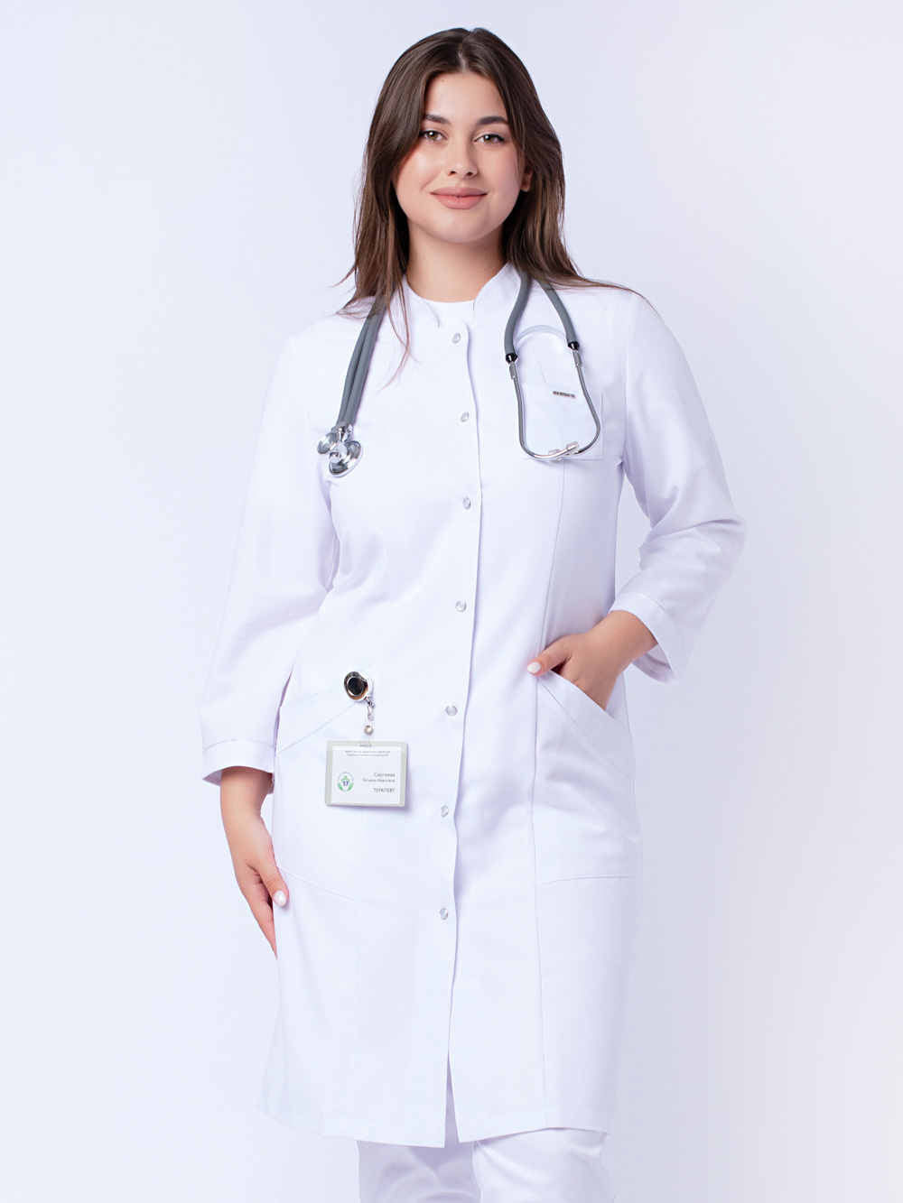 халат-медицинский-женский-досктор-стиль-белый-с-карманами-на-клёпках-1