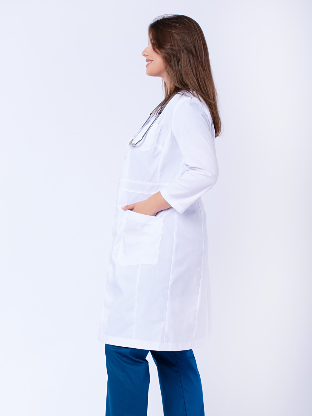 халат-медицинский-женский-с-карманами-на-пуговицах-доктор-стиль-белый-3