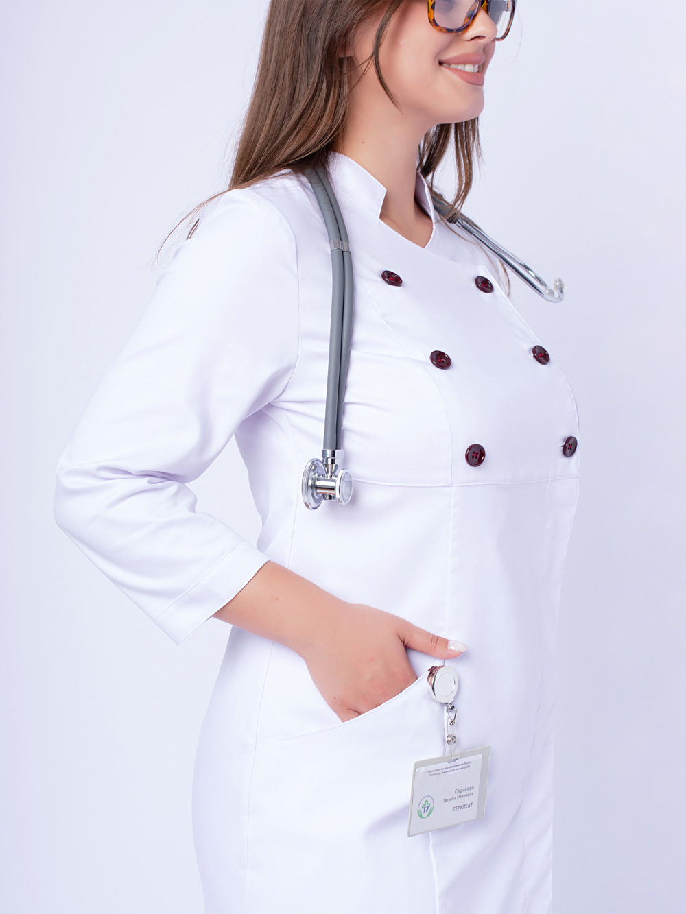 халат-медицинский-женский-двубортный-на-пуговицах-доктор-стиль-белый-2