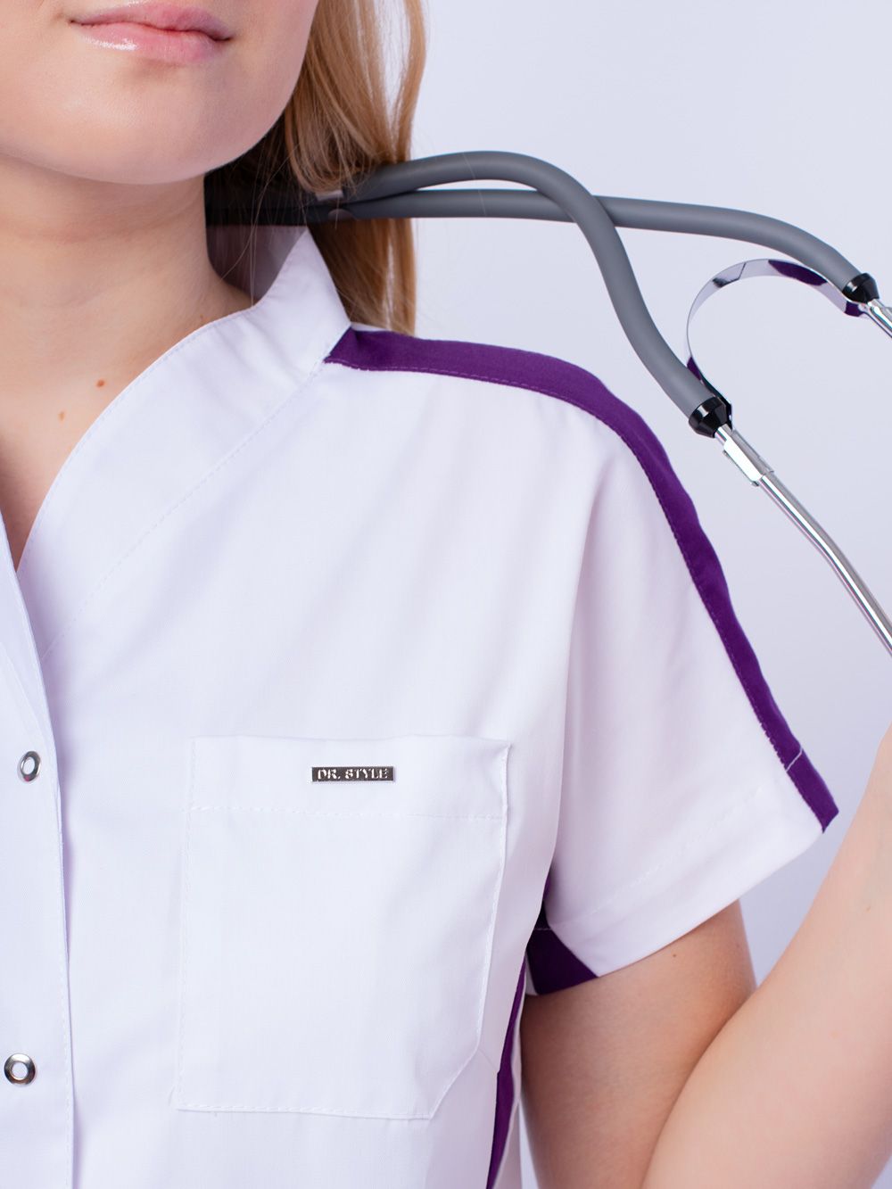 Халат-медицинский-женский-белый-дизайнерский-c-цветными-вставками-доктор-стиль-6