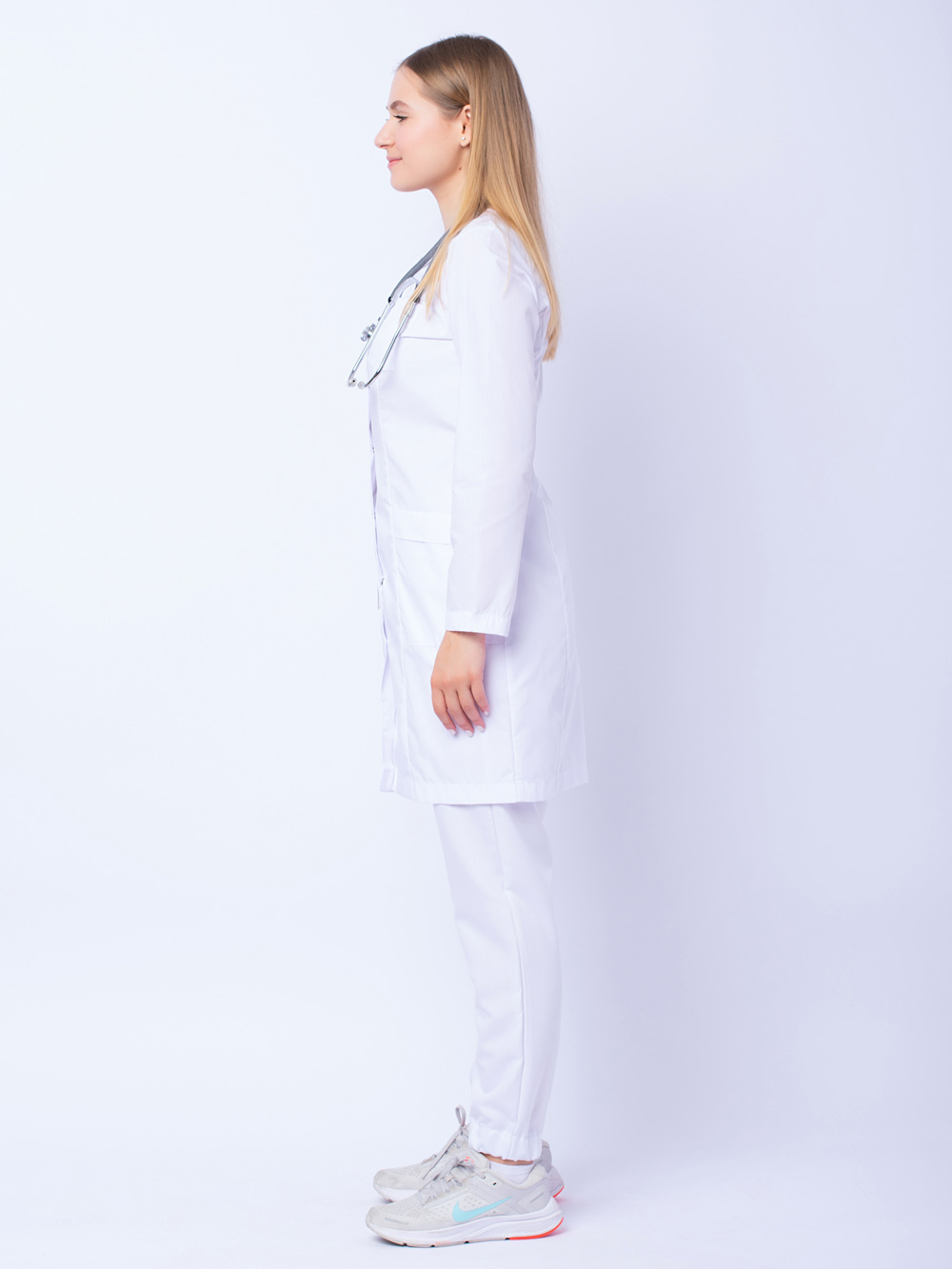 халат-медицинский-женский-доктор-стиль-белый-с-карманами-на-кнопках-лето-2