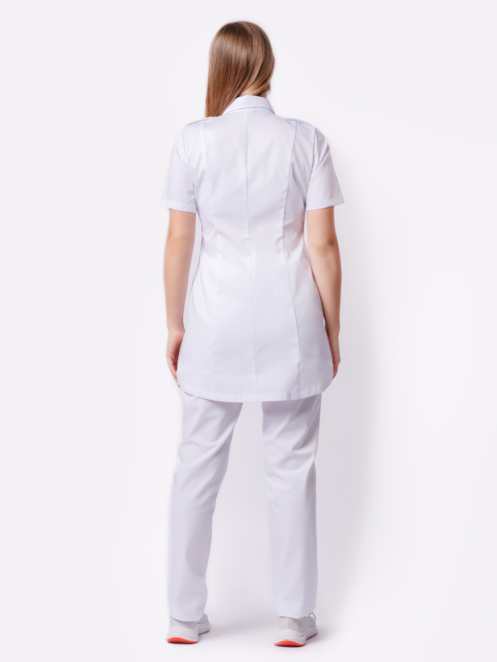 2-блуза-медицинская-рубашка-женская-белая-с-карманами-на-застежках-доктор-стиль-сафари