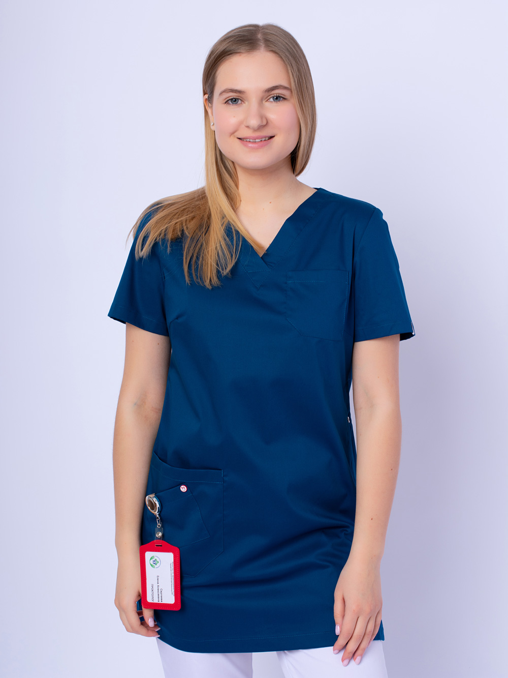 блуза-медицинская-удлиненная-голубая-рубашка-с-карманами-женская-доктор-стиль-2