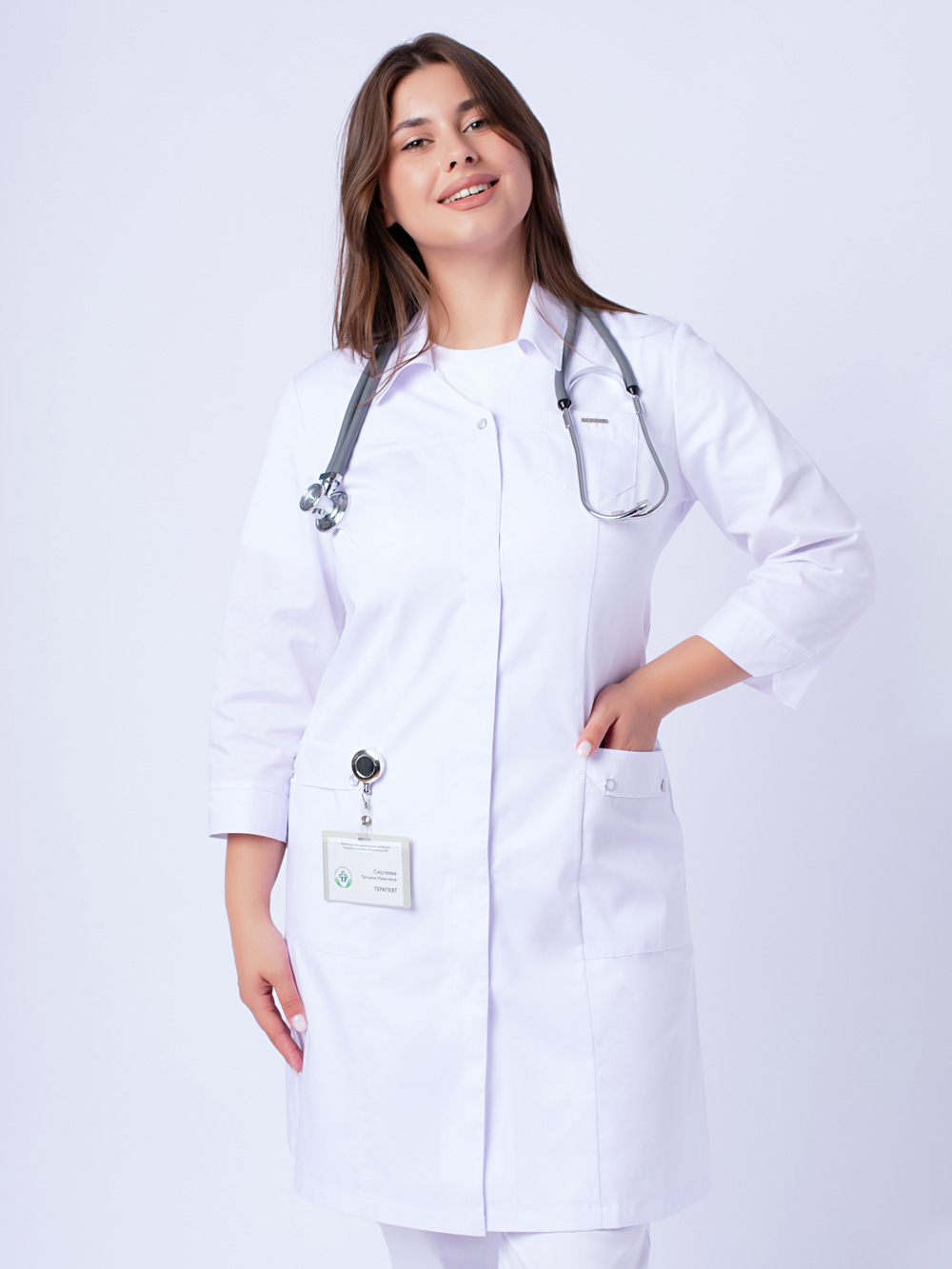 халат-медицинский-доктор-стиль-женский-белый-с-карманами-на-клёпках-1