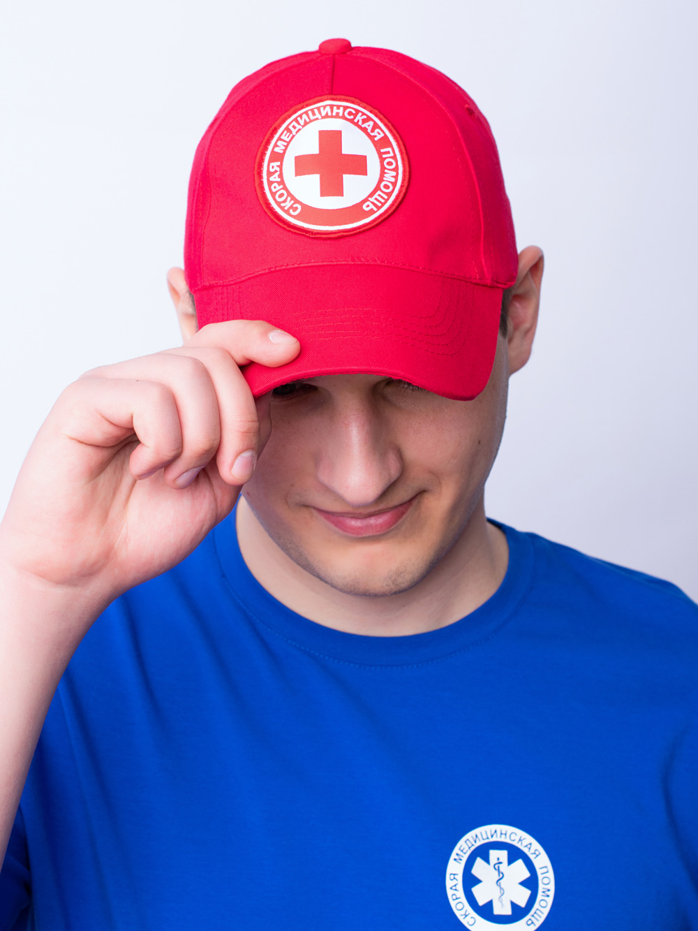 Кепка-красная-бейсболка-с-нашивкой-скорая-помощь-доктор-флеш-01