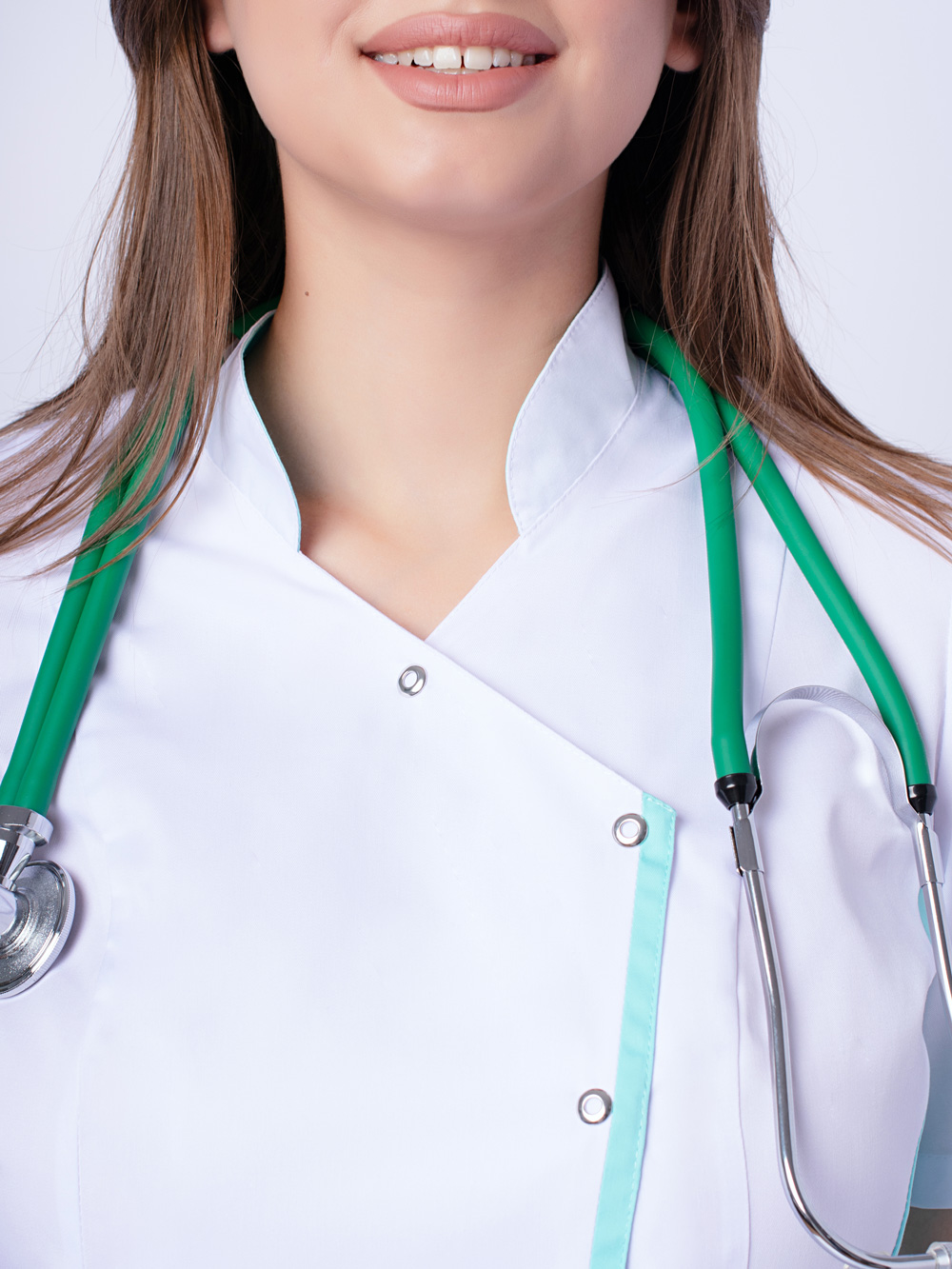 блуза-женская-медицинская-рубашка-на-клепках-с-карманами-доктор-стиль-5