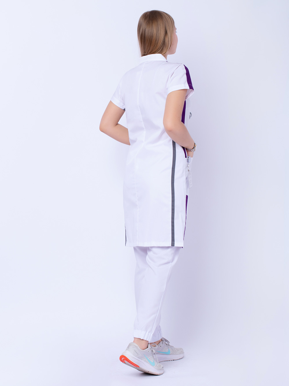 Халат-медицинский-женский-белый-дизайнерский-c-цветными-вставками-доктор-стиль-4.1