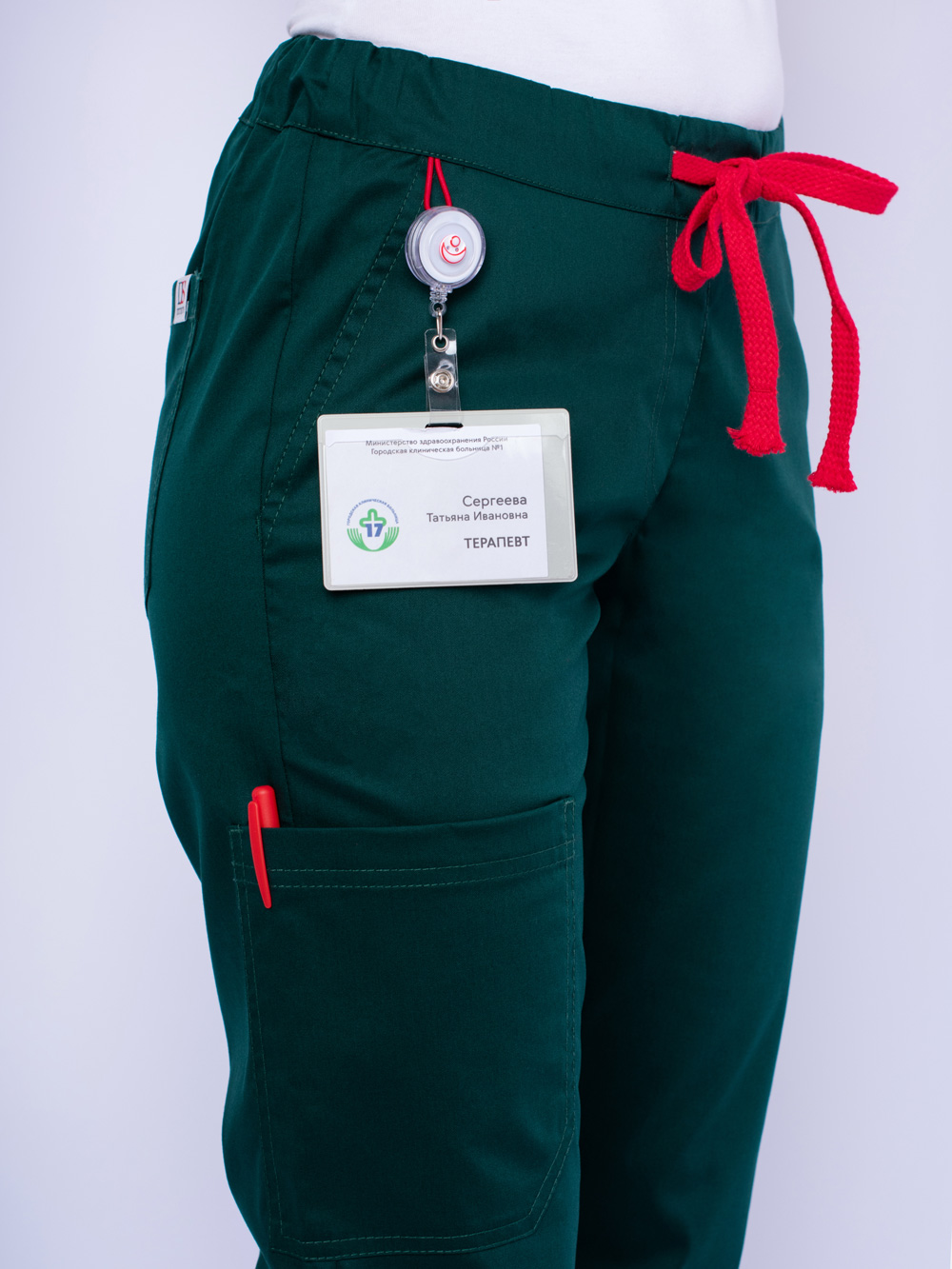 брюки-женские-медицинские-зелёные-с-карманами-на-завязках-доктор-стиль-6
