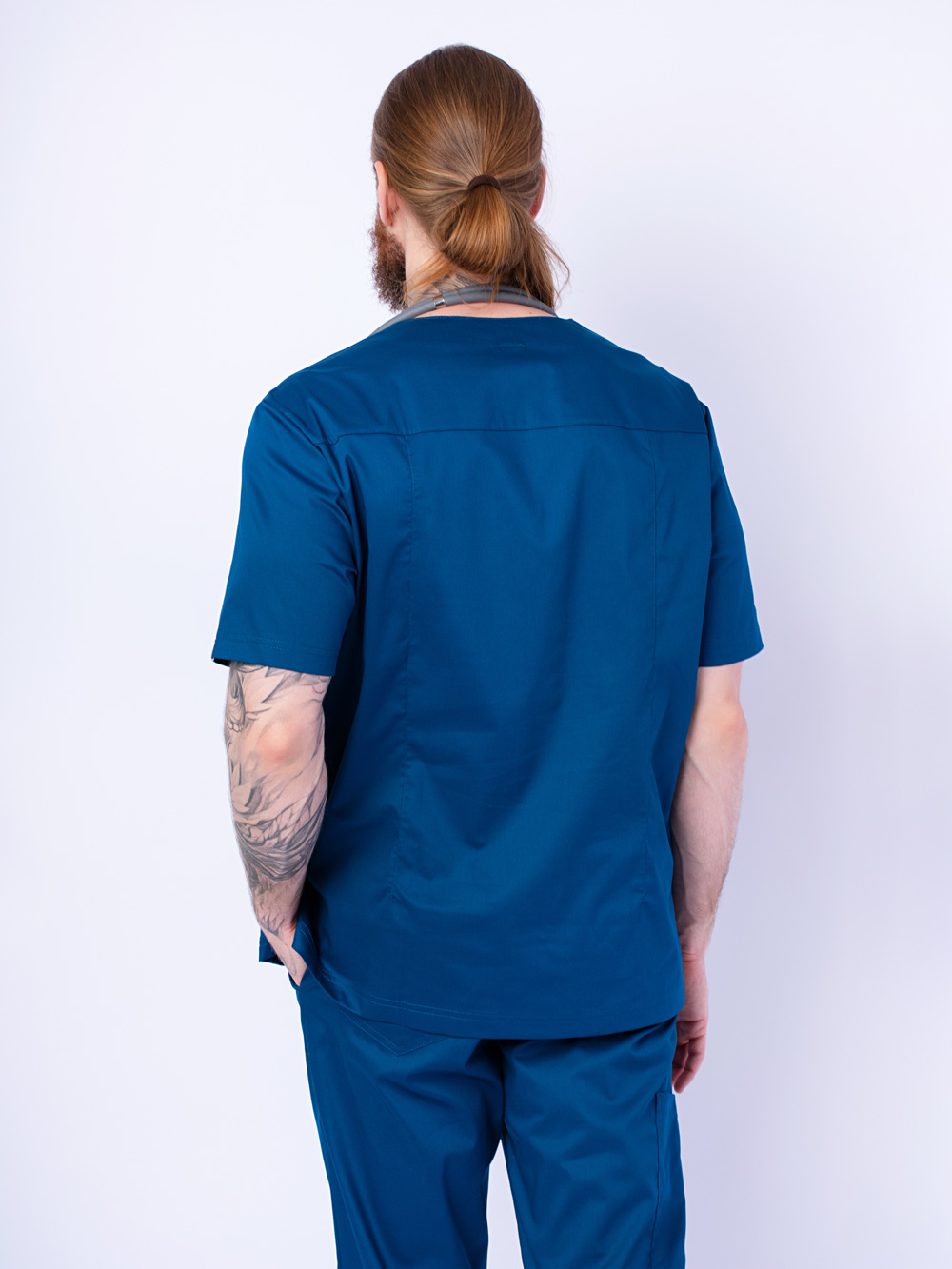 Блуза-мужская-голубая-медицинская-доктор-стиль-хирургичка-с-карманами-3