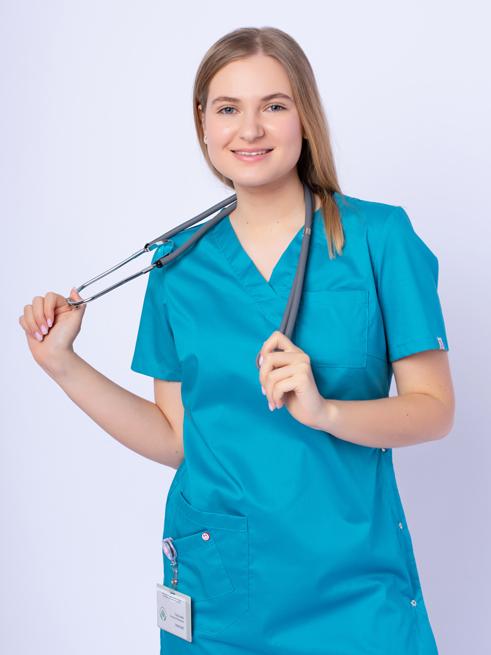 блуза-медицинская-удлиненная-цвет-морской-волны-голубая-рубашка-с-карманами-женская-доктор-стиль-3