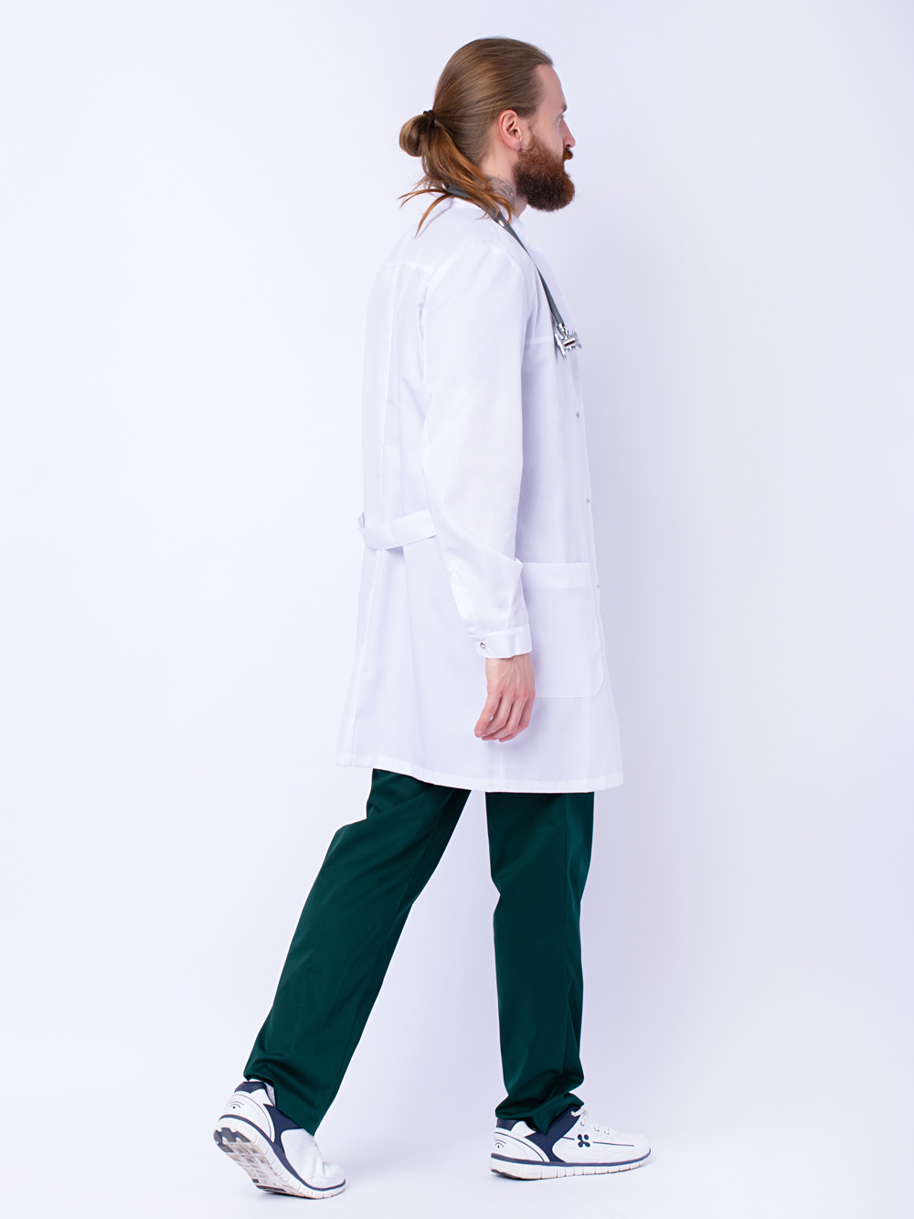 халат-медицинский-мужской-силуэт-на-кнопках-доктор-стиль-5