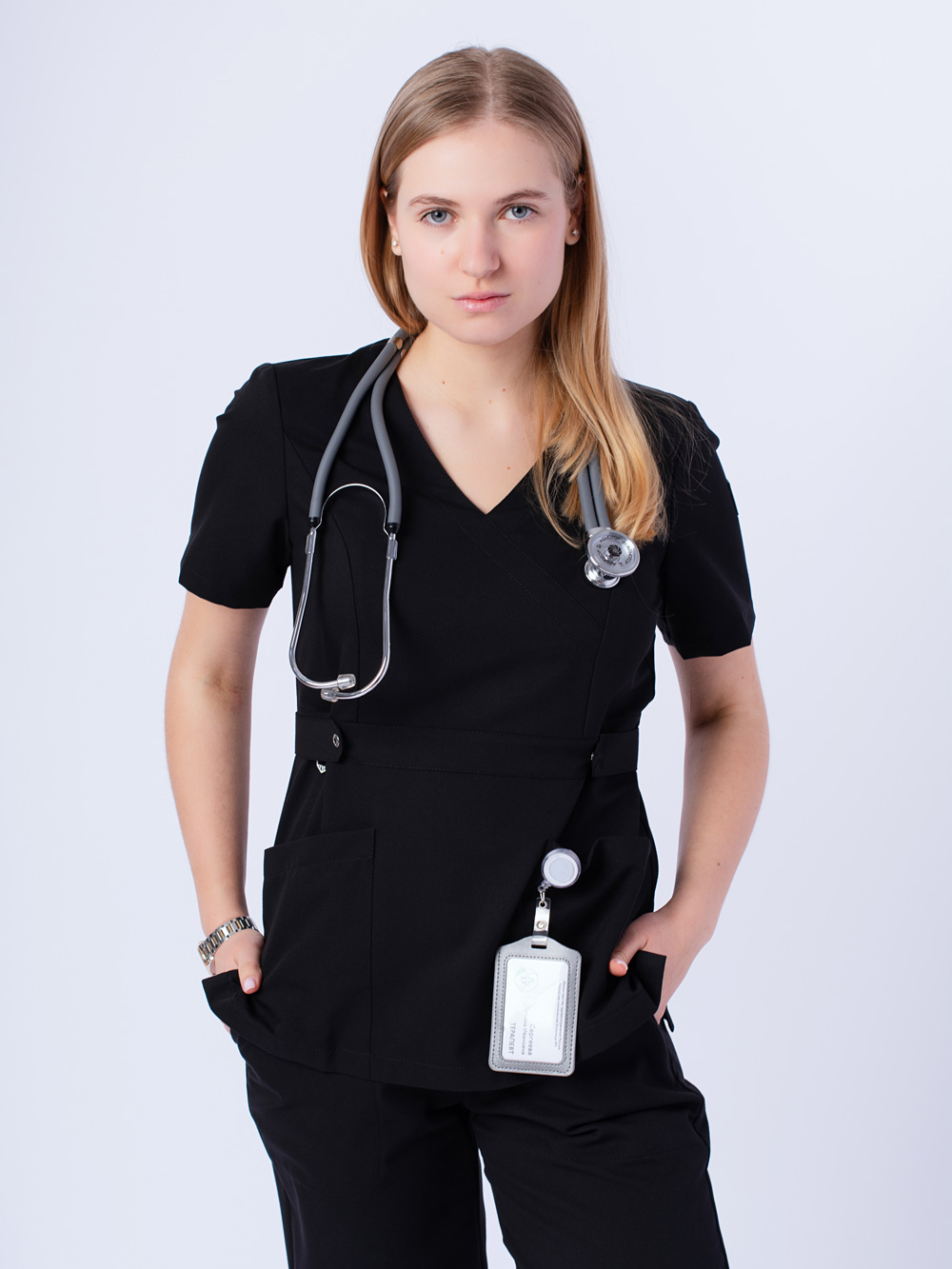 Блуза-медицинская-женская-чёрная-с-карманами-рубашка-для-медиков-доктор-стиль-4